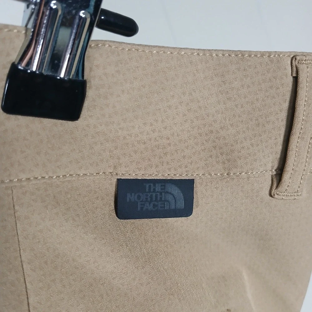 The North Face Hiking Shorts‎ Mens 38 Tan Khaki Technical Cargo Trail Utility